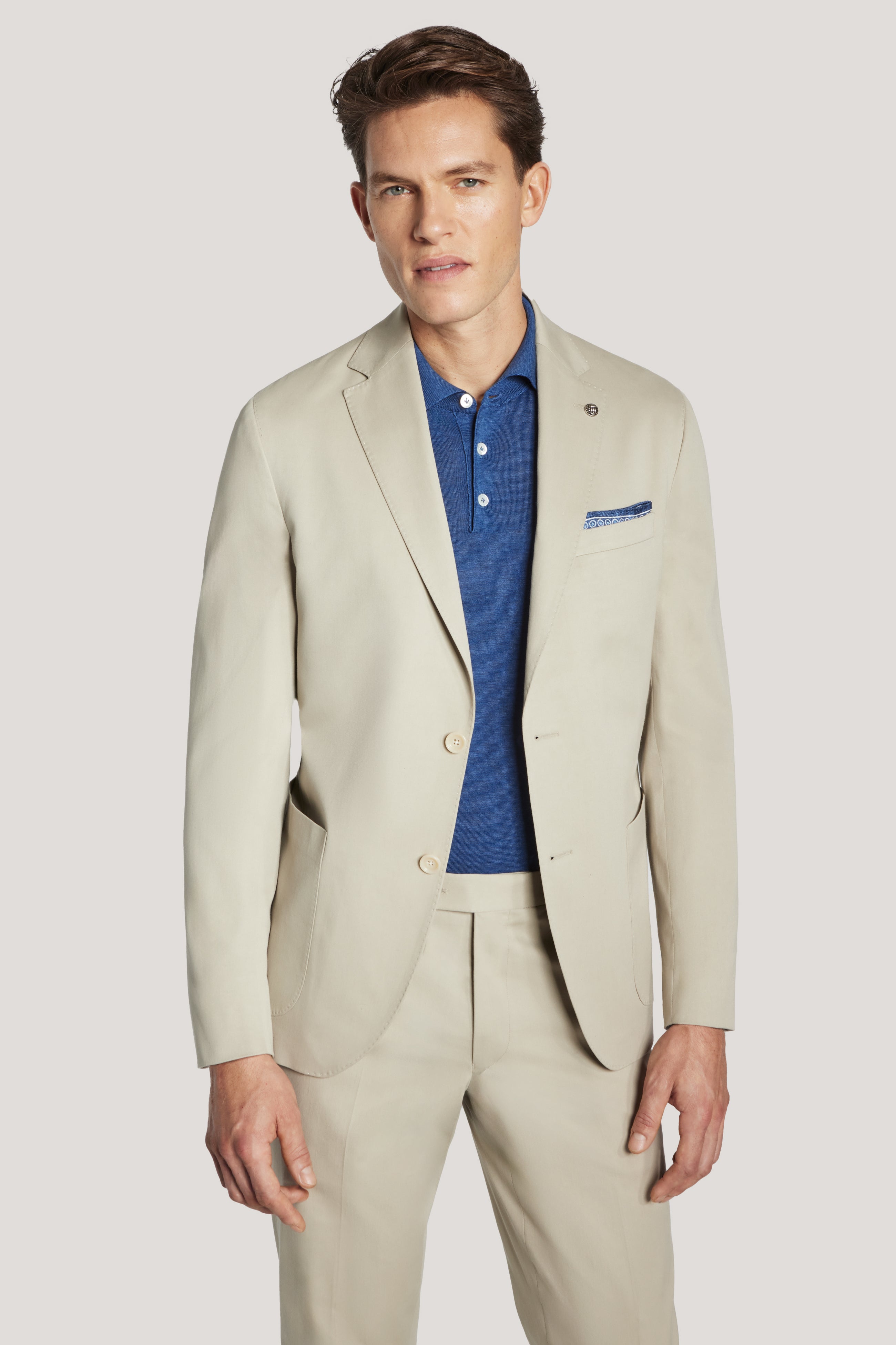 Alt view Taupe Solid Suit